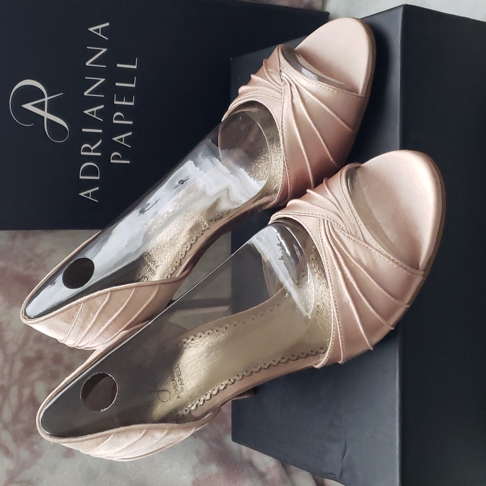 Adriana Papell size 10M heels shea satin color brand new.